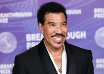 Lionel Richie ignorou 'sinais de alerta' antes da hospitalização e precisa 'cuidar melhor' de si mesmo