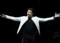 Lionel Richie registra marcas registradas para proteger sua voz na era da IA