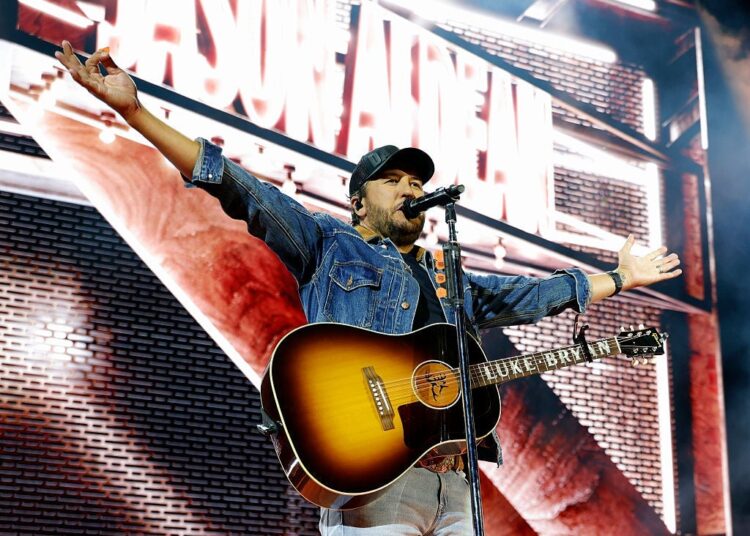 Luke Bryan responde às acusações de IA em torno da nova música “Fish Hunt Golf Drink”