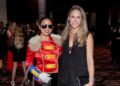 MJ The Michael Jackson: Os fãs do Rei do Pop entram no Crown Perth para a estreia espetacular do show