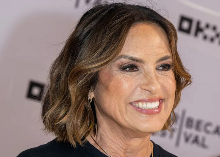 Mariska Hargitay e seu filho roubam os holofotes na celebração do campeonato dos Knicks