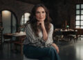 Mariska Hargitay relembra o diagnóstico de câncer 'devastador' e incurável do padre Mickey: 'Ele era tão forte' (exclusivo)