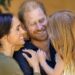 Meghan Markle posta fotos nunca antes vistas da princesa Lilibet em seu 5º aniversário