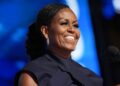 Michelle Obama faz um aceno sutil para o marido Barack com uma camiseta personalizada “44” Fear of God