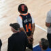 Moda de celebridades nas finais da NBA, incluindo a camisa de Spike Lee autografada pelo Papa