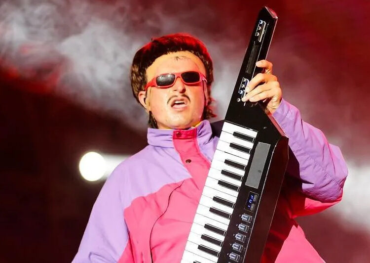 Músico norte-americano Oliver Tree morre em colisão de helicóptero no Brasil