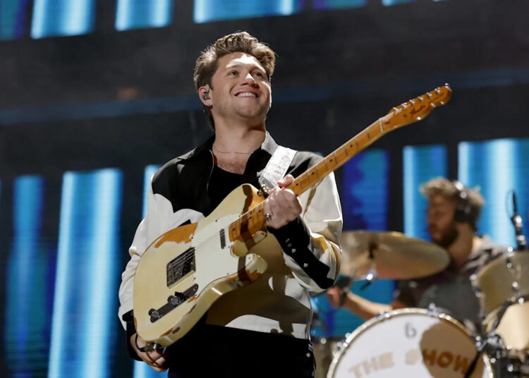 Niall Horan prepara a mesa para a turnê 'Dinner Party' pela Austrália