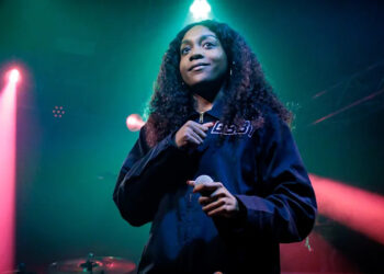 Noname anuncia turnê de aniversário de 10 anos de ‘Telefone’
