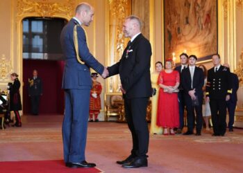 Notícias reais: Homem que completou 365 maratonas em um ano ficou 'surpreso' depois de conhecer o Príncipe William e ser nomeado MBE