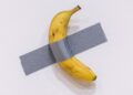 Notória banana roubada da obra de arte 'Comediante' de Cattelan no museu francês