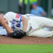 O arremessador do Royals, Seth Lugo, sai do jogo depois de fazer um line drive de 107 mph para enfrentar