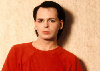 O cantor de 'Carros' Gary Numan conhecia sua esposa como fã antes de se casarem, diz que como eles ficaram pode ser 'ilegal agora'