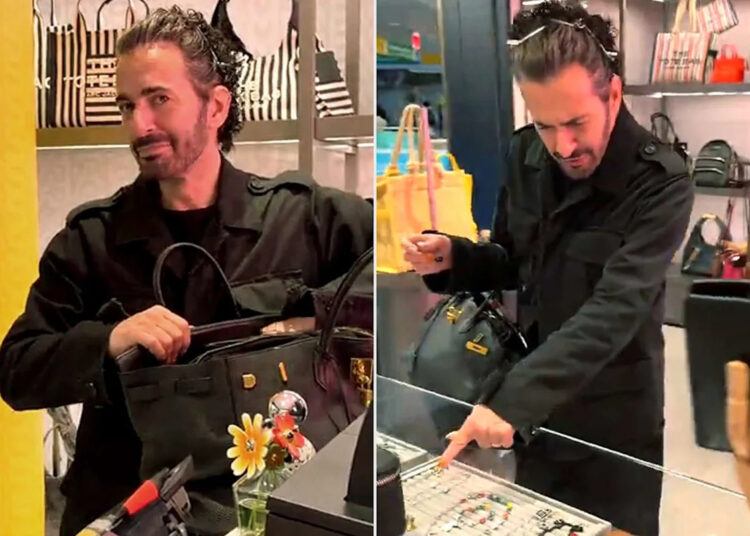 O designer Marc Jacobs passa despercebido em sua própria loja em um vídeo hilariante
