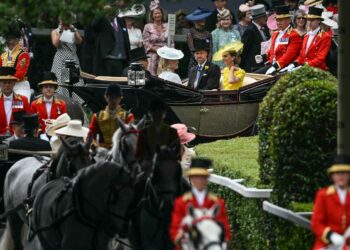 O deslumbrante visual Royal Ascot de Kate Middleton apresentava uma homenagem oculta à Rainha Elizabeth e à Princesa Diana