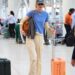O estilo inesperado de aeroporto de Gigi Hadid inclui mocassins amarelos