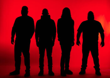 O novo videoclipe do Without Mercy quebra o “vidro”