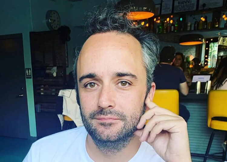O produtor executivo de “Love Island USA”, James Barker, morre aos 40 anos enquanto filmava a 8ª temporada em Fiji