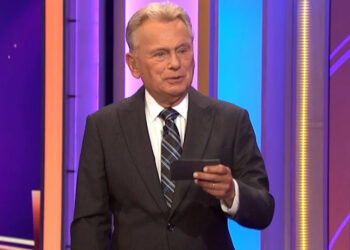 O que Pat Sajak tem feito desde que saiu da Roda da Fortuna? Ele lançou uma ‘atualização sobre a vida’ engraçada