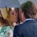 O que aconteceu com o príncipe William e a princesa Eugenie no casamento de Peter Phillips?