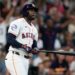 O rebatedor do Astros, Yordan Alvarez, acerta o grand slam e home run de 2 corridas na primeira entrada contra o Royals | Esportes Nacionais