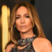 O vestido D&G de Jennifer Lopez não poderia ser mais transparente