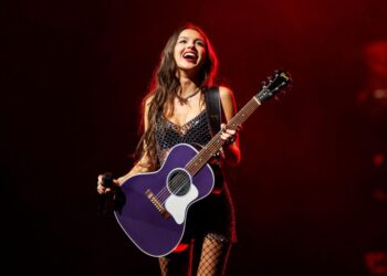 Olivia Rodrigo chama novo álbum de ‘cápsula do tempo de um relacionamento’