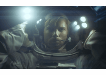 'Orion': thriller de ficção científica estreia nos cinemas, Debby Ryan Stars