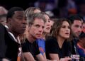 Os Knicks dão ingressos grátis para celebridades, mas como Emily Ratajkowski descobriu, há expectativas