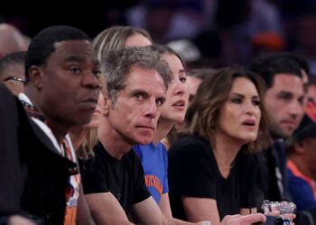Os Knicks dão ingressos grátis para celebridades, mas como Emily Ratajkowski descobriu, há expectativas