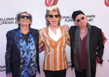 Os Rolling Stones anunciam o novo podcast oficial 'Speaking In Tongues' com Robert Smith do The Cure, Andrew Watt e mais