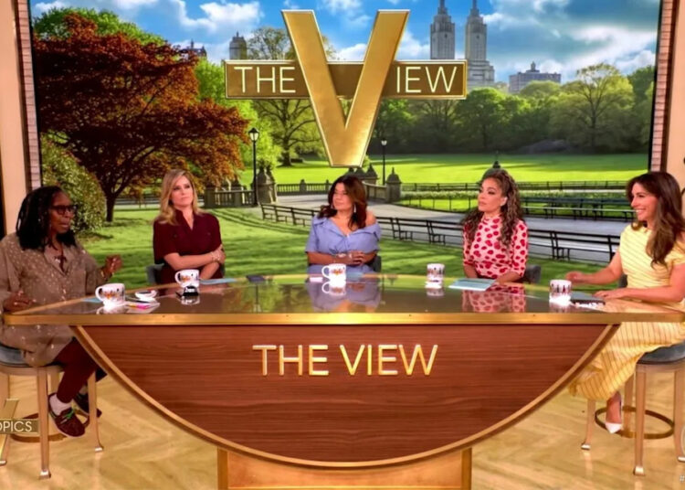 Os co-apresentadores do “The View” têm uma pergunta importante para o mundo: 'Os homens estão bem?'