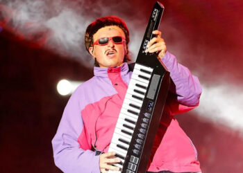 Os entes queridos de Oliver Tree revelam seu último desejo enquanto o corpo do cantor retorna à Califórnia após acidente de helicóptero