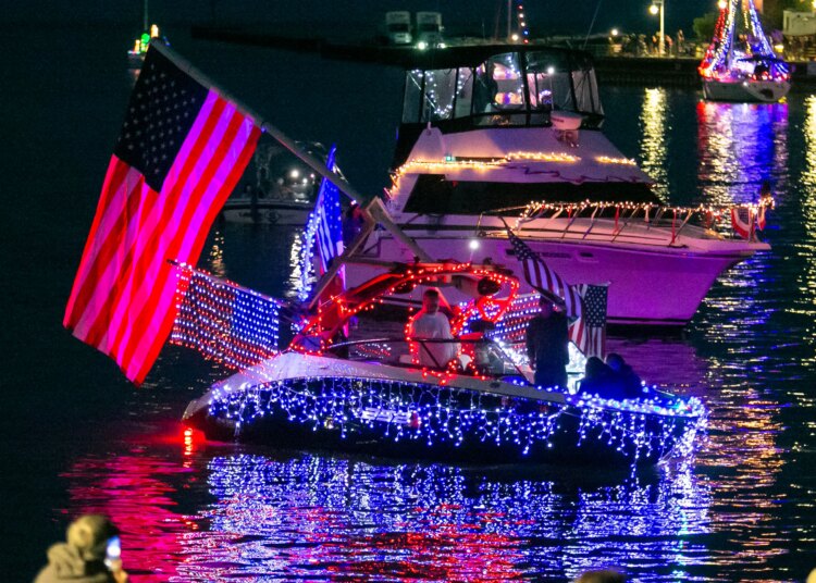 Os eventos de verão de Two Rivers incluem fogos de artifício, festivais e diversão na praia