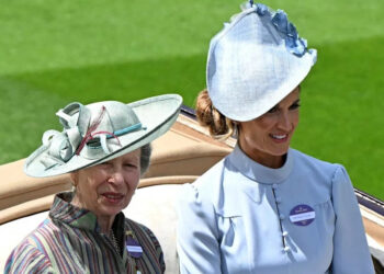 Os recém-casados ​​Peter Phillips e sua esposa Harriet fazem a primeira aparição pública desde o casamento no Royal Ascot