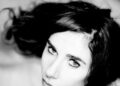 PJ Harvey está flutuando no espaço na nova música “Voyager”