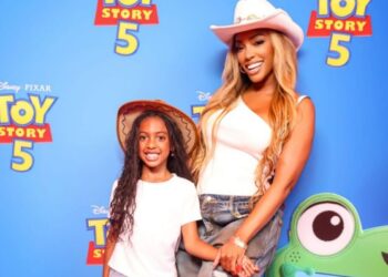 PORSHA WILLIAMS, YANDY SMITH E TOYA JOHNSON, FAMÍLIA MCCLURE PARTICIPAM DA EXIBIÇÃO DE TOY STORY 5 EM ATLANTA