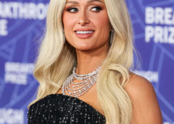 Paris Hilton e seus filhos fizeram um bolo - e suas 'habilidades' em decoração me deixaram em estado de choque