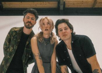 Perguntas e respostas: Coco Kinnon do Winona Fighter fala sobre novas músicas e turnê da Summer School antes da parada em Roxian