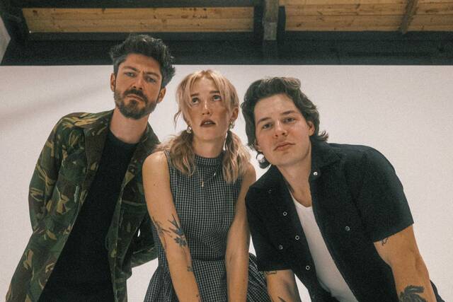 Perguntas e respostas: Coco Kinnon do Winona Fighter fala sobre novas músicas e turnê da Summer School antes da parada em Roxian