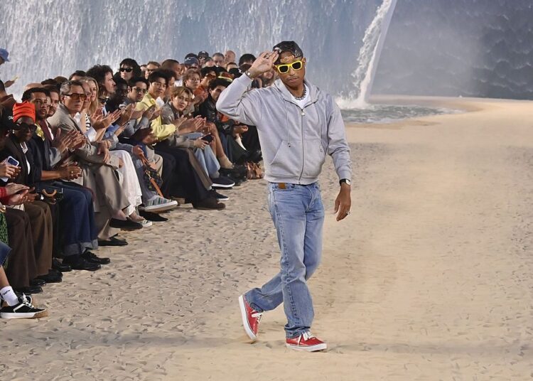 Pharrell estreia nova música com Lil Baby no desfile da Louis Vuitton