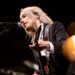 Phoebe Bridgers anuncia turnê sem telefone, shows no Intuit Dome