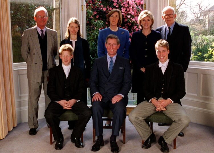Por dentro das infâncias muito diferentes do Príncipe William e do Príncipe Harry e como elas alimentaram a ruptura real de hoje