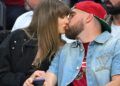 Por que Travis Kelce não se juntou a Taylor Swift no tapete vermelho da cerimônia de posse do Songwriters Hall of Fame
