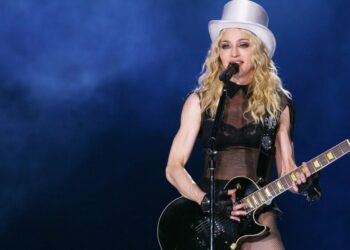 Por que a cinebiografia de Madonna estrelada por Julia Garner não está acontecendo, afinal