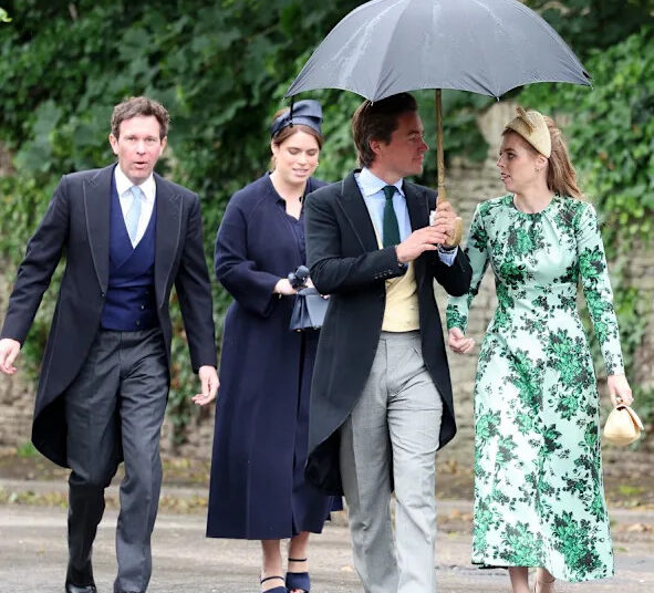 Princesa Beatrice e Princesa Eugenie se reúnem com parentes reais no casamento do primo Peter Phillips