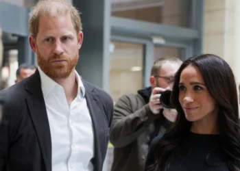 Príncipe Harry e Meghan prontos para retornar ao Reino Unido em meio a relatos de disputas reais