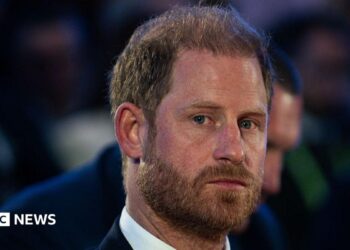 Príncipe Harry reconsidera levar Meghan e filhos em viagem ao Reino Unido
