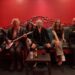 REM, QOTSA e o supergrupo Screaming Trees, Drink The Sea, anunciam novo álbum e turnê de 2026 no Reino Unido e na Europa