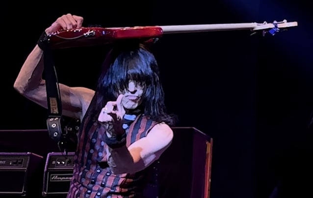 RUDY SARZO fala sobre nova música solo: ‘Nas próximas semanas vou lançá-la’