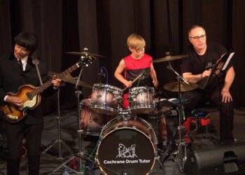 Recital de bateria se transforma em vitrine de música comunitária